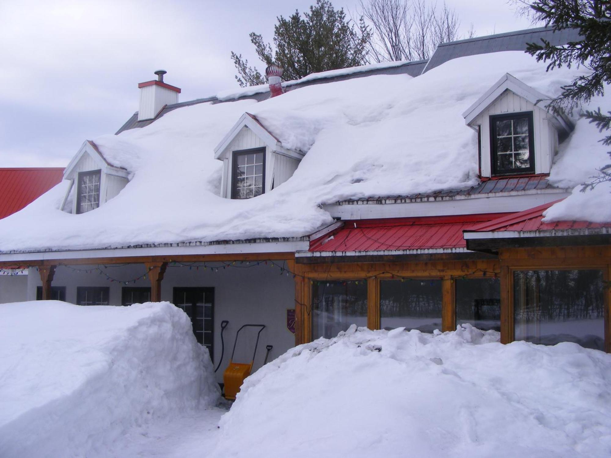 Auberge La Seigneurie Valcartier Saint-Gabriel-De-Valcartier Exterior photo